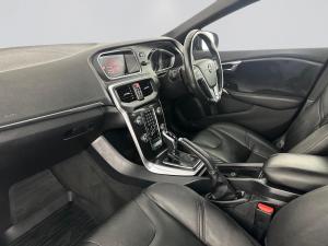 Volvo V40 D3 Momentum Geartronic - Image 15