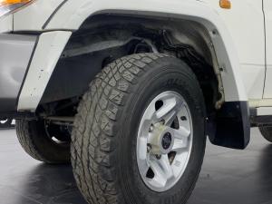 Toyota Landcruiser 76 4.5D V8 S/W - Image 17