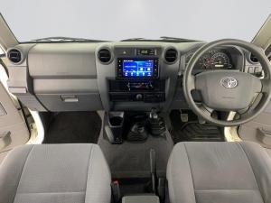 Toyota Landcruiser 76 4.5D V8 S/W - Image 9
