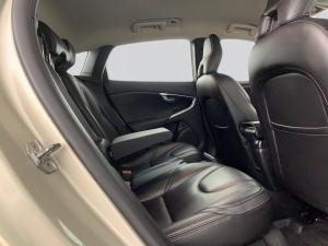Volvo V40 D3 Momentum Geartronic - Image 14