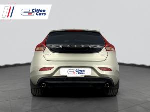 Volvo V40 D3 Momentum Geartronic - Image 6