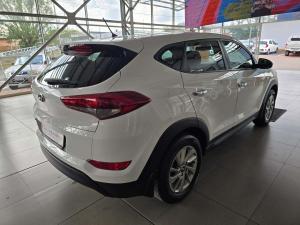 Hyundai Tucson 2.0 Premium - Image 8