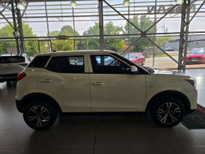 Mahindra XUV300 1.2T SE - Image 5