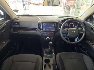 Mahindra XUV300 1.2T SE - Image 6