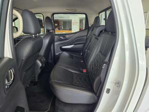 Nissan Navara 2.5DDTI LE/LE Plus automatic D/C - Image 11