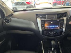 Nissan Navara 2.5DDTI LE/LE Plus automatic D/C - Image 20