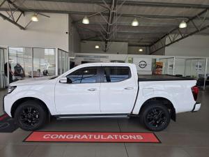 Nissan Navara 2.5DDTI LE/LE Plus automatic D/C - Image 3