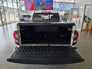 Nissan Navara 2.5DDTI LE/LE Plus automatic D/C - Image 5