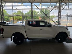 Nissan Navara 2.5DDTI LE/LE Plus automatic D/C - Image 6