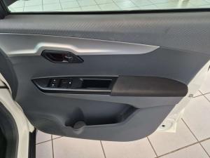 Mahindra KUV 100 1.2 K6+ NXT - Image 8