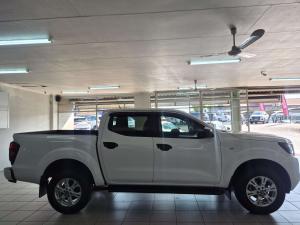 Nissan Navara 2.5DDTI SE Plus automatic D/C - Image 4