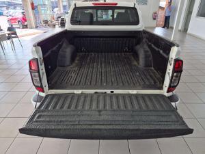 Nissan Navara 2.5DDTI SE Plus automatic D/C - Image 6