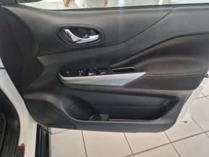 Nissan Navara 2.5DDTI SE Plus automatic D/C - Image 8