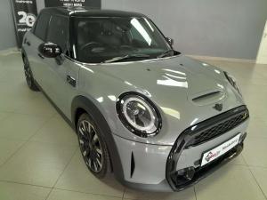 MINI Cooper S 5-Door automatic - Image 16