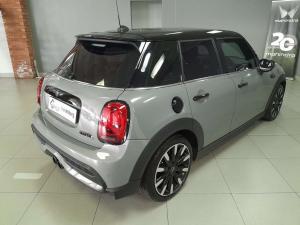 MINI Cooper S 5-Door automatic - Image 17
