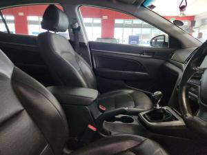Hyundai Elantra 1.6 Executive - Image 12