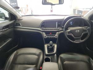Hyundai Elantra 1.6 Executive - Image 7