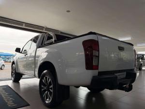 Isuzu KB 250D-TEQ HO HI RiderE/CAB - Image 5