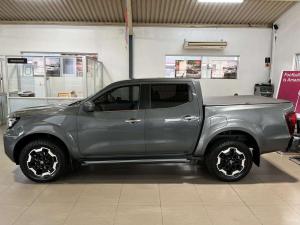 Nissan Navara 2.5DDTI LE/LE Plus automatic D/C - Image 3