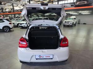 Suzuki Swift 1.2 GLX AMT - Image 8