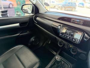 Toyota Hilux 2.4 GD-6 RB SRS/C - Image 14