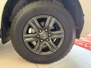 Toyota Hilux 2.4 GD-6 Raider 4X4 automaticD/C - Image 8