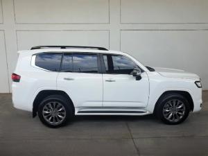 Toyota Land Cruiser 300 3.5T ZX - Image 3