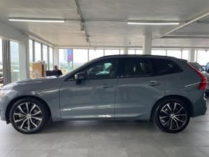 Volvo XC60 B5 AWD Plus Dark - Image 3