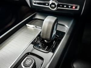 Volvo XC60 B5 AWD Plus Dark - Image 13