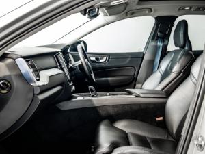 Volvo XC60 B5 AWD Plus Dark - Image 14