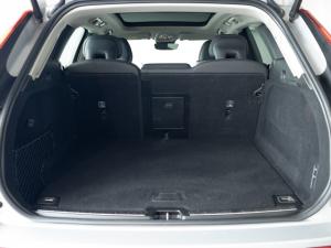 Volvo XC60 B5 AWD Plus Dark - Image 22