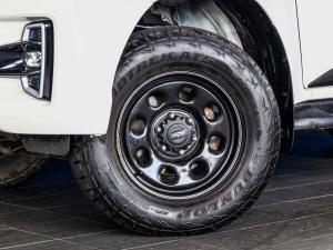 Toyota Hilux 2.8GD-6 Xtra cab Legend auto - Image 3