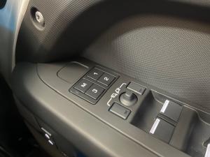 Land Rover Defender 110 D350 X-Dynamic HSE - Image 10