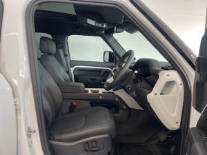 Land Rover Defender 110 D350 X-Dynamic HSE - Image 30