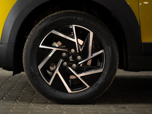 Mahindra XUV 3XO 1.2T AX7L - Image 25