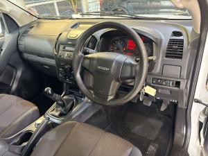 Isuzu D-Max 250 double cab 4x4 Hi-Ride - Image 13