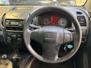 Isuzu D-Max Gen 6 250 single cab Fleetside safety - Image 13