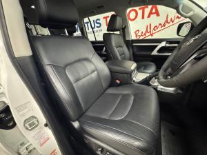 Toyota Land Cruiser 200 4.5D-4D V8 VX-R - Image 15