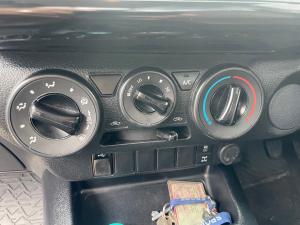 Toyota Hilux 2.4GD-6 Xtra cab Raider manual - Image 9