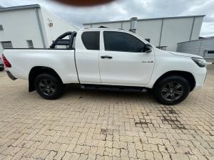 Toyota Hilux 2.4GD-6 Xtra cab Raider manual - Image 3