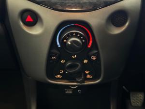 Toyota Aygo 1.0 X-Play - Image 14