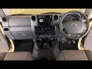 Toyota Land Cruiser 79 4.0 V6 single cab - Image 6