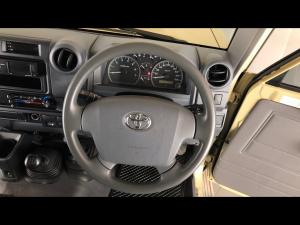 Toyota Land Cruiser 79 4.0 V6 single cab - Image 8