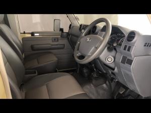 Toyota Land Cruiser 79 4.0 V6 single cab - Image 10