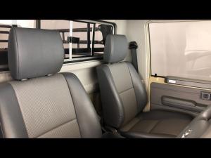 Toyota Land Cruiser 79 4.0 V6 single cab - Image 12