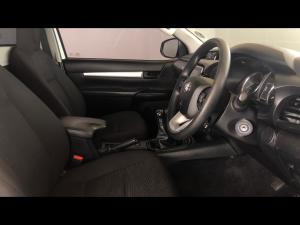 Toyota Hilux 2.4GD-6 single cab Raider manual - Image 10