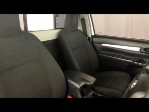 Toyota Hilux 2.4GD-6 single cab Raider manual - Image 12