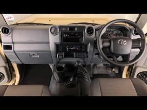 Toyota Land Cruiser 79 4.2D single cab - Image 6