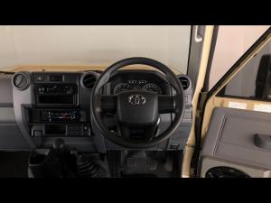 Toyota Land Cruiser 79 4.2D single cab - Image 8