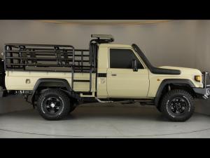 Toyota Land Cruiser 79 4.2D single cab - Image 3